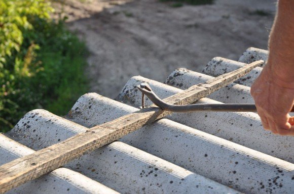 демонтаж шифера с крыши
