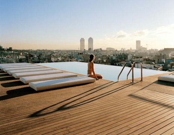 Бар Sky Bar на крыше отеля Grand Central в Барселоне