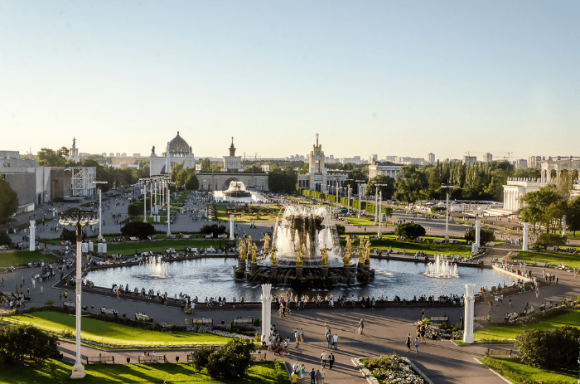 Вид со смотровой площадки на крыше ВДНХ