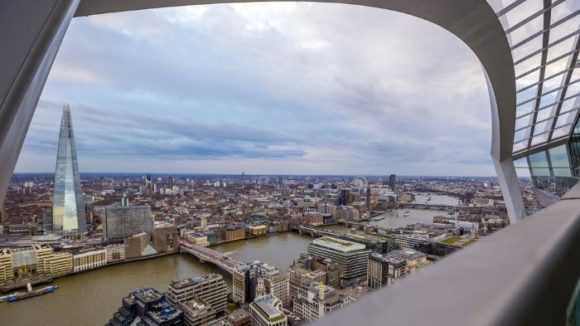 Вид со смотровой площадки бара Sky Garden в Лондоне