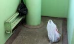соседи мусорят в подъезде