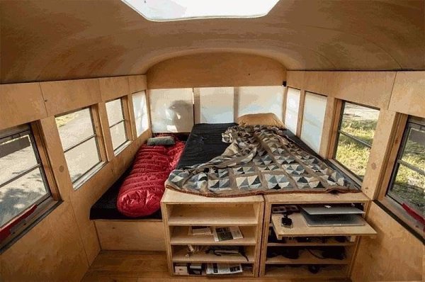 Дом из школьного автобуса, США